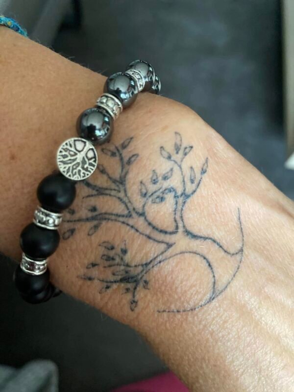Bracelet perles noirs avec arbre de vie