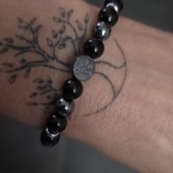 Bracelet perles noirs avec arbre de vie